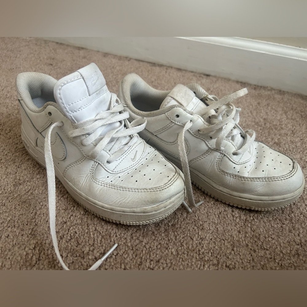 Size 3y kids Nikes!